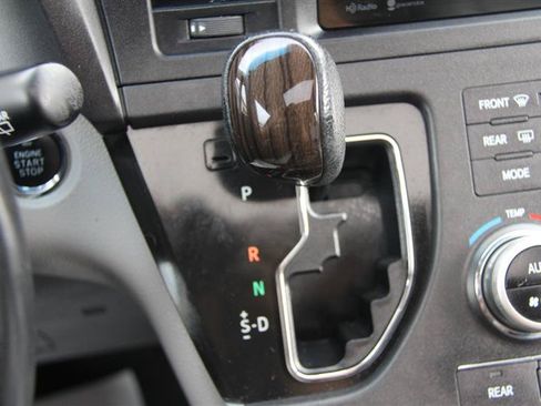 Used 2015 Toyota Sienna XLE Premium AWD/4WD image 33