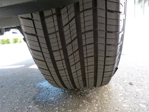 Used 2024 Nissan Frontier SV w/ SV Convenience Package image 33