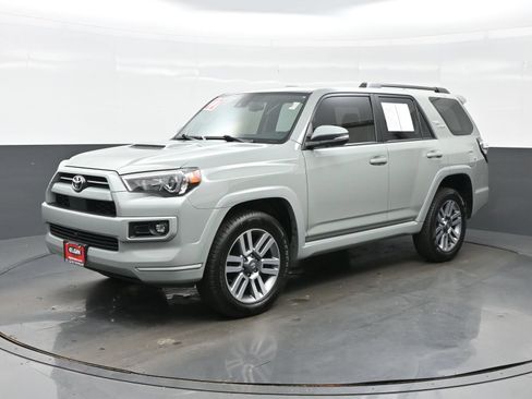 Used 2022 Toyota 4Runner TRD Sport w/ Technology Package AWD/4WD image 2