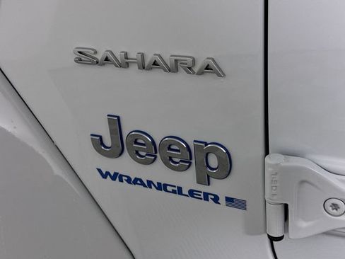 Used 2024 Jeep Wrangler Unlimited Sahara w/ Technology Group AWD/4WD image 33
