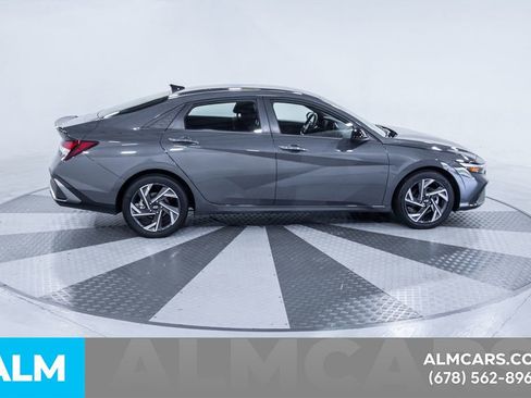 Used 2025 Hyundai Elantra Sport image 11