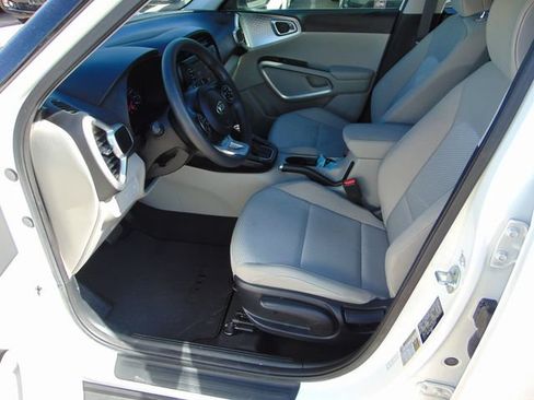 Used 2021 Kia Soul LX FWD image 10