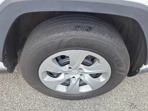 Used 2021 Toyota RAV4 LE FWD image 16