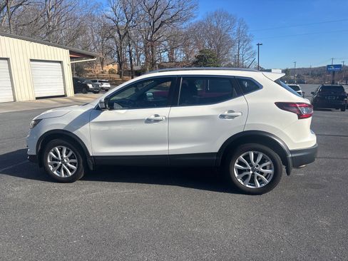 Used 2022 Nissan Rogue Sport SV image 4