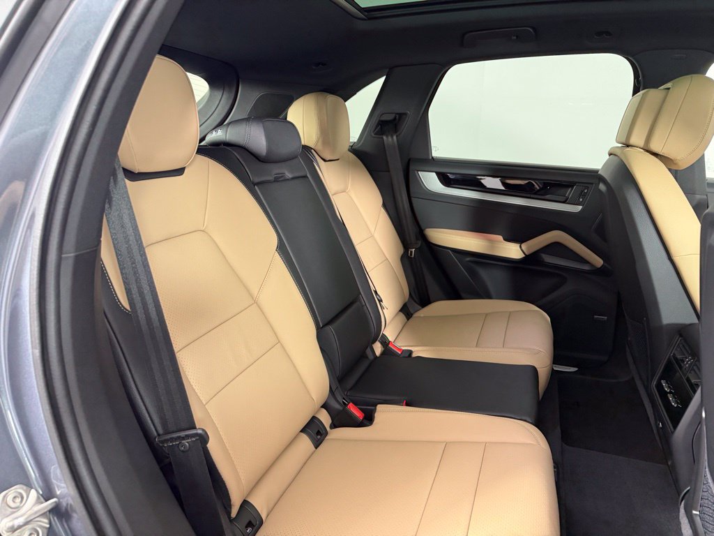 Certified 2026 Porsche Cayenne AWD/4WD image 18