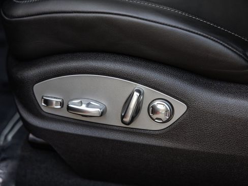 Certified 2022 Porsche Macan image 17