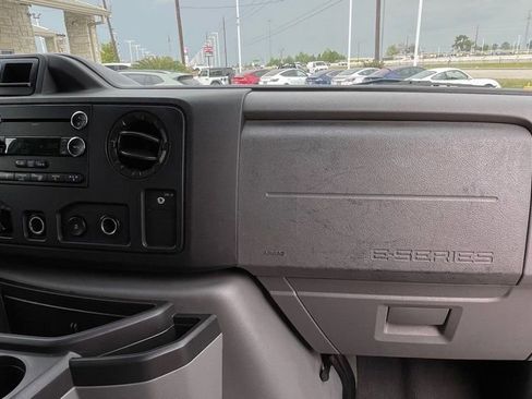 Used 2011 Ford E-350 and Econoline 350 XLT image 28