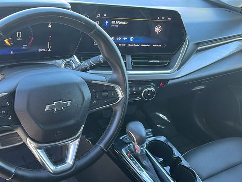 Used 2025 Chevrolet Trax ACTIV w/ Driver Confidence Package FWD image 10