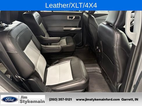 Used 2023 Ford Explorer XLT w/ XLT Sport Appearance Package AWD/4WD image 3