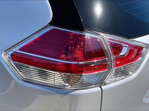 Used 2015 Nissan Rogue S FWD image 29