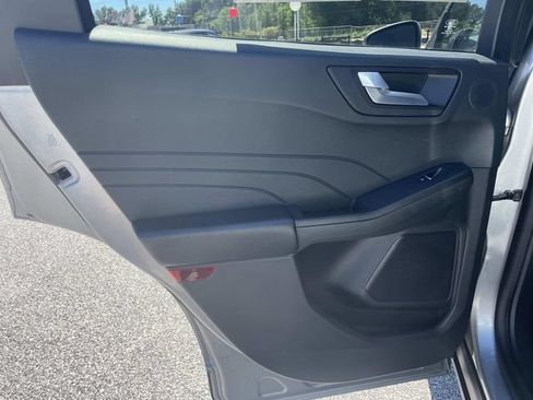 Used 2022 Ford Escape SEL w/ Technology Package FWD image 11