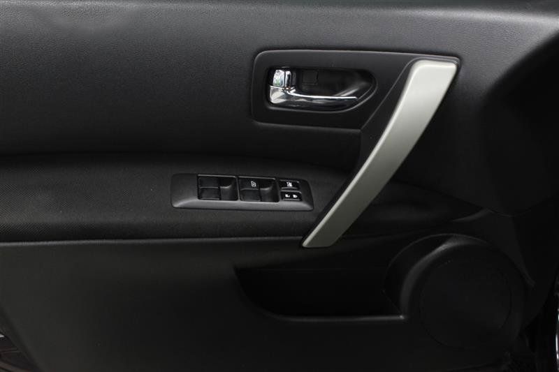 Used 2013 Nissan Rogue SV w/ Premium Pkg AWD/4WD image 15