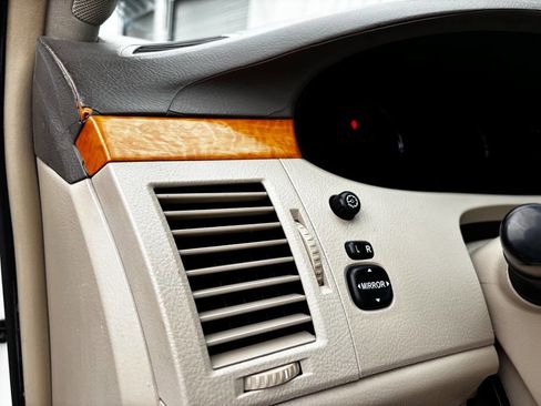 Used 2005 Toyota Avalon XLS image 10