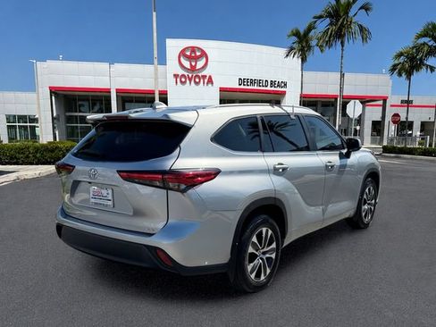 Used 2023 Toyota Highlander XLE FWD image 7