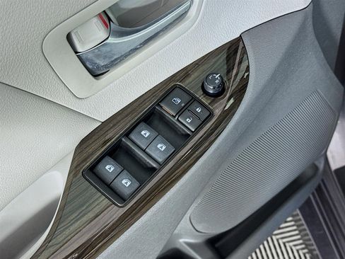 Used 2020 Toyota Sienna XLE image 21