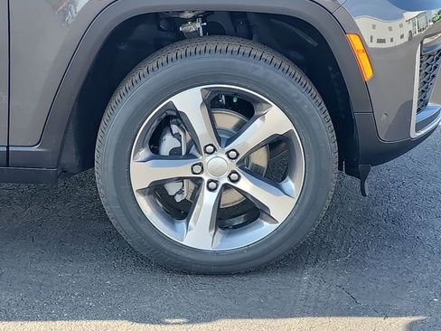 New 2026 Jeep Grand Cherokee Limited w/ Luxury Tech Group II AWD/4WD image 32
