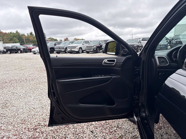 Used 2018 Jeep Grand Cherokee Altitude AWD/4WD image 14