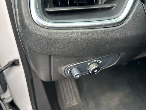 Used 2024 Chevrolet Equinox LT FWD image 20