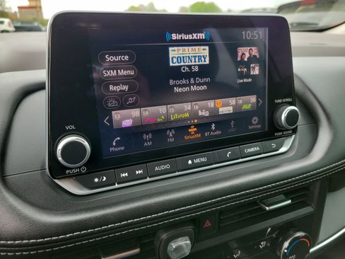 Used 2023 Nissan Rogue S image 25