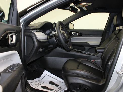 Used 2025 Jeep Compass Limited AWD/4WD image 3