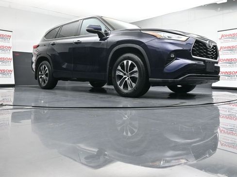 Used 2020 Toyota Highlander XLE image 35