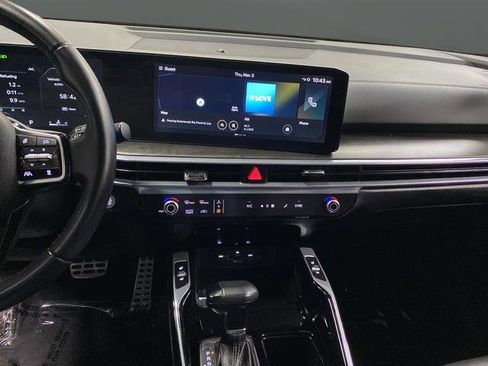 Used 2025 Kia Sorento SX image 9