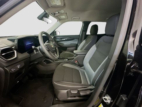 Used 2025 Chevrolet TrailBlazer LT AWD/4WD image 13