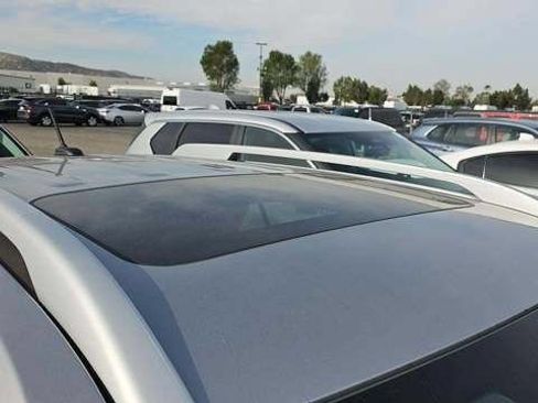 Used 2025 Hyundai Venue SEL FWD image 13