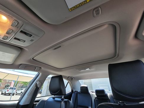 Used 2018 Toyota Corolla SE w/ SE Premium Package FWD image 16