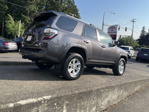 Certified 2021 Toyota 4Runner SR5 AWD/4WD image 8