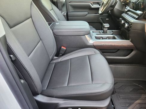 New 2026 GMC Sierra 1500 SLT image 10