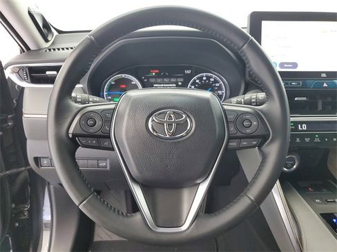 Used 2024 Toyota Venza XLE image 24