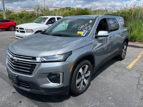 Used 2023 Chevrolet Traverse LT w/ LT Premium Package AWD/4WD image 7