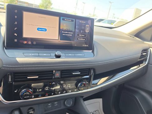 Used 2025 Nissan Rogue SL w/ Tech Package AWD/4WD image 28