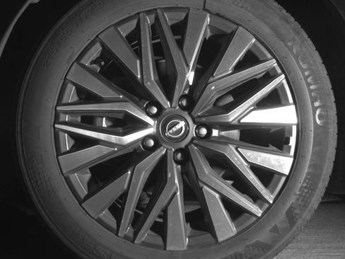 Used 2025 Nissan Altima 2.5 SV FWD image 12