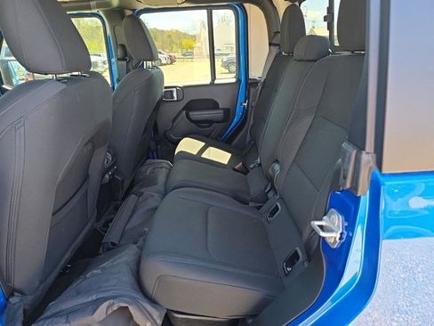 Used 2023 Jeep Gladiator Sport image 5