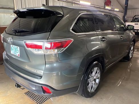 Used 2015 Toyota Highlander XLE AWD/4WD image 6