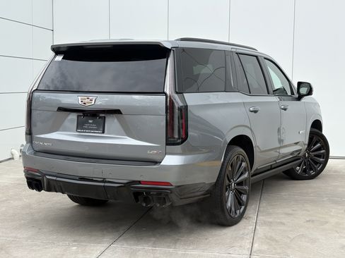 Used 2025 Cadillac Escalade V AWD/4WD image 7