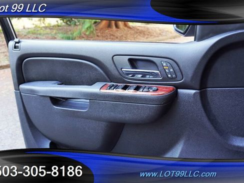 Used 2012 Chevrolet Avalanche LTZ AWD/4WD image 30
