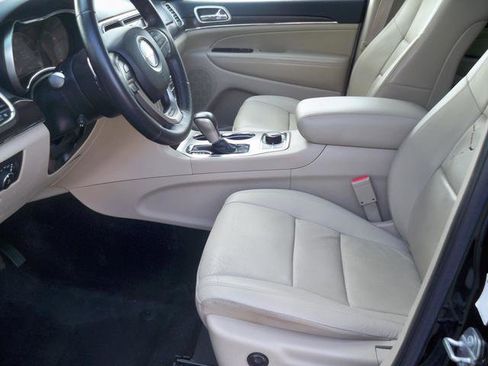 Used 2017 Jeep Grand Cherokee Limited w/ Luxury Group II image 7