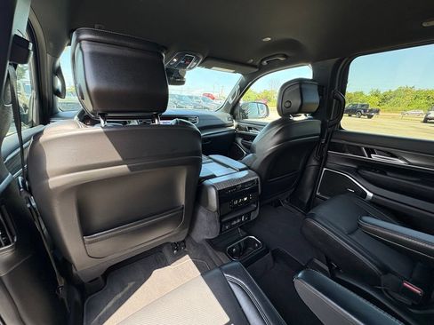 Used 2024 Jeep Wagoneer Series III AWD/4WD image 26