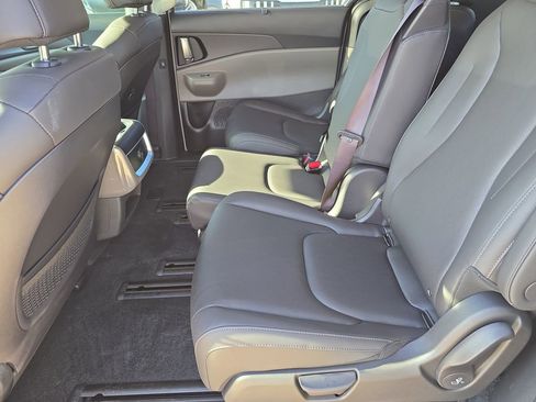 New 2026 Kia Carnival EX FWD image 16