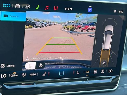 Certified 2026 Volkswagen Tiguan SE w/ Panoramic Sunroof Package AWD/4WD image 16