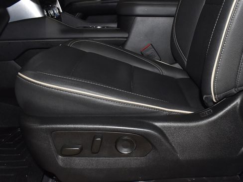 Used 2024 GMC Yukon SLT w/ SLT Premium Package AWD/4WD image 10