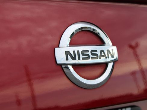 Used 2021 Nissan Versa SR FWD image 9
