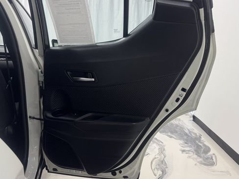 Used 2018 Toyota C-HR XLE FWD image 24