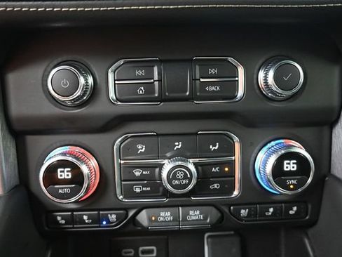 Used 2024 GMC Yukon XL SLT w/ SLT Luxury Package AWD/4WD image 26