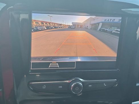Used 2023 Chevrolet Traverse LS FWD image 17