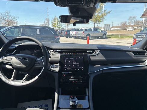 New 2026 Jeep Grand Cherokee Laredo image 2