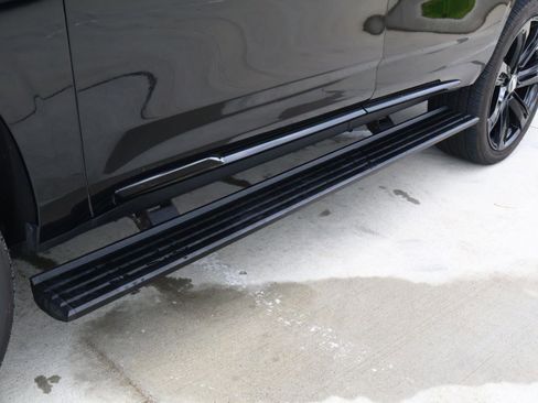 Used 2025 Cadillac Escalade Sport Platinum w/ LPO, Floor Liner Package AWD/4WD image 14